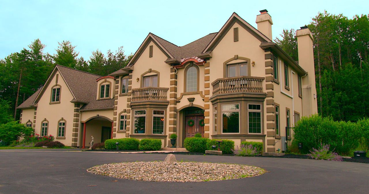 The cost of the old house is 412 crore rupees, the house owner said - he will not sell it