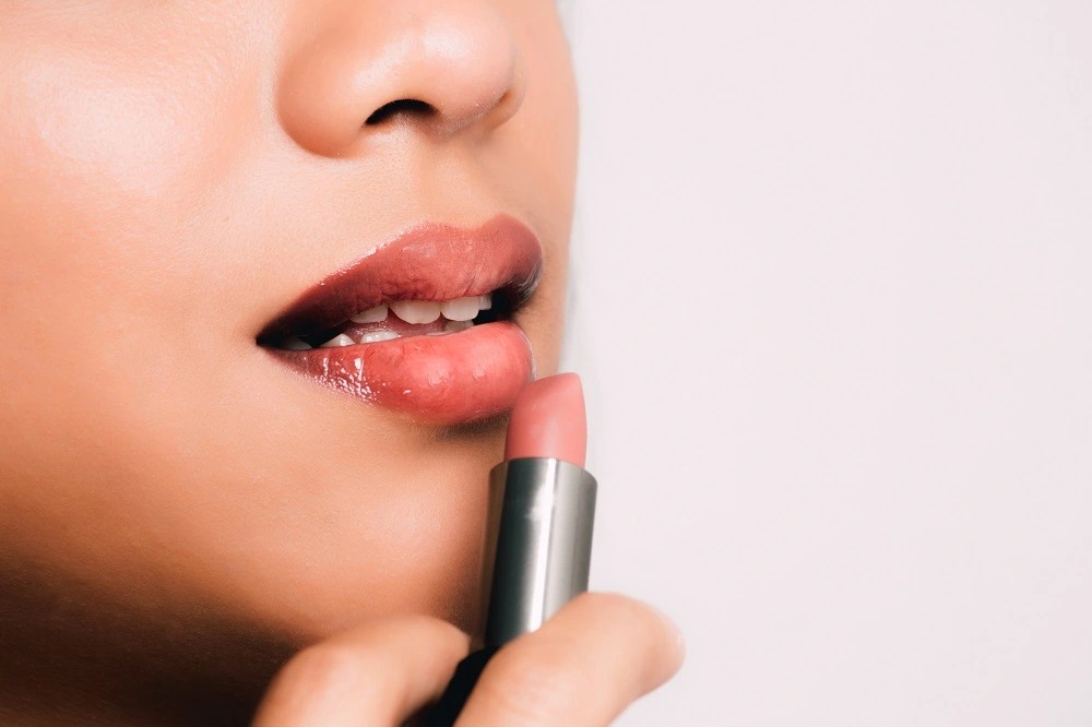 Lipsticks of these colors will give a stylish look even in summer, try it today