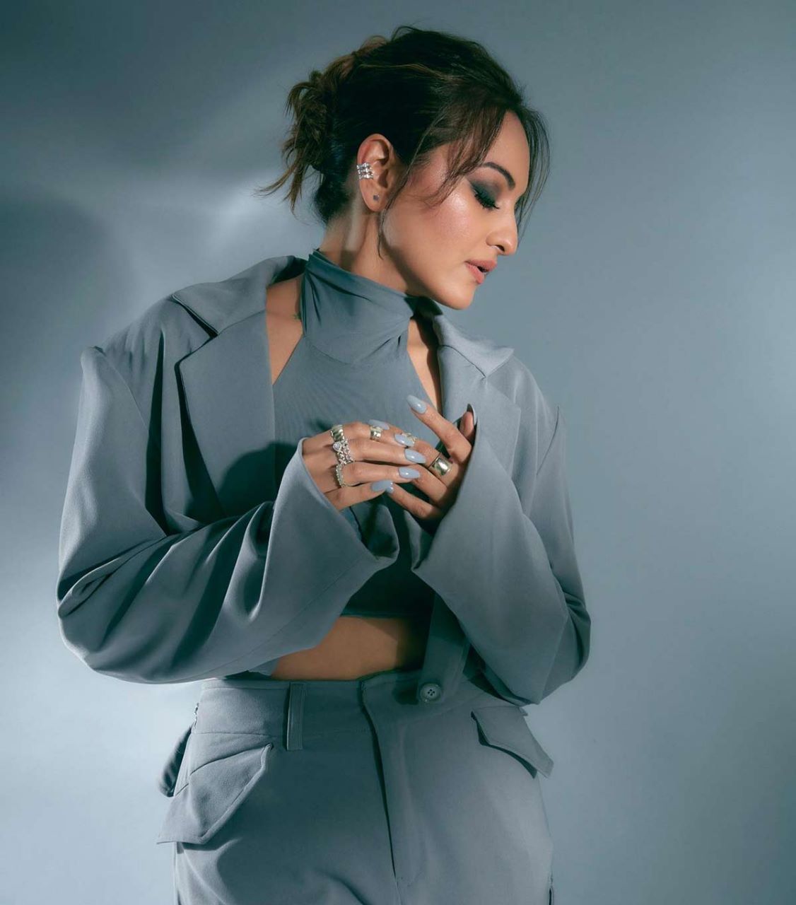 This hairstyle is very special for frizzy hair