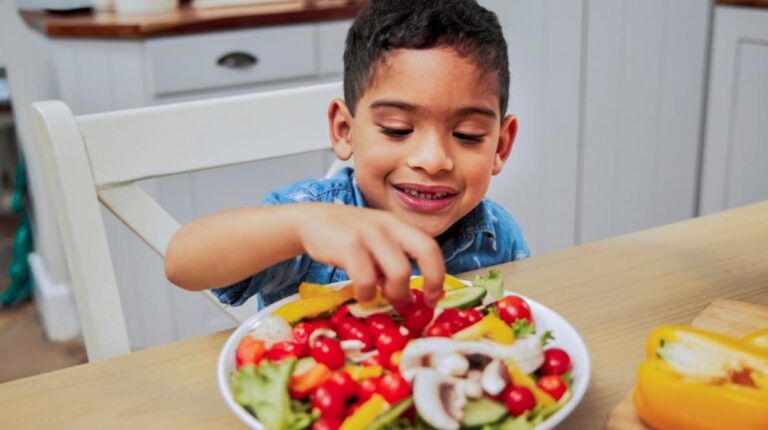 Does your child also not eat fruits and vegetables? These hacks will come in handy