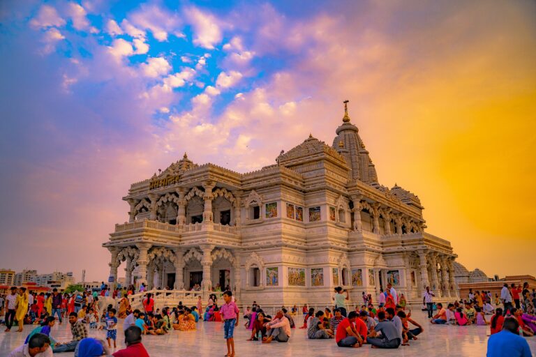 Skip the budget worries and visit Vrindavan, Rs. You can go to Radha Rani's court for less than 3000