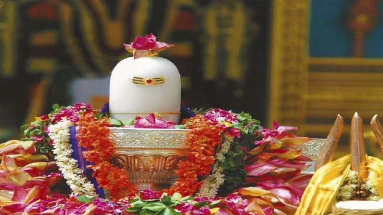 If you want to get the blessings of Mahadev in Sawan then visit Lord Shiva in these temples