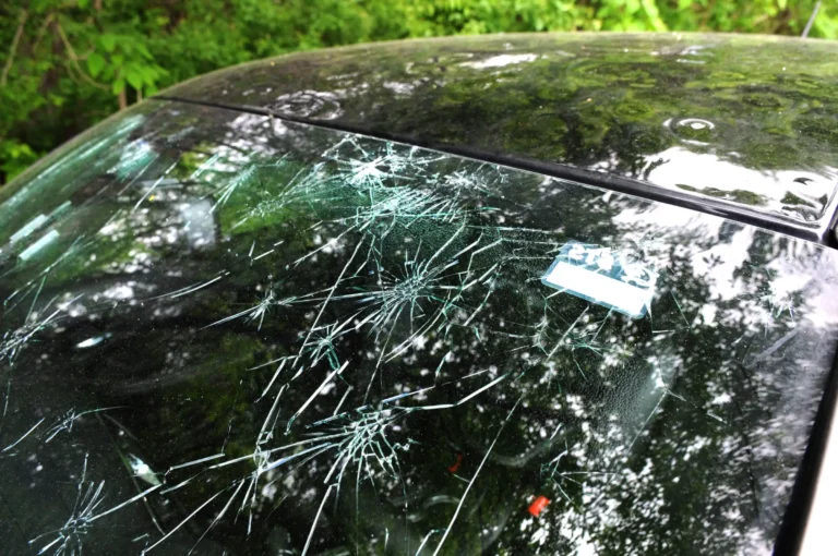 Car windshield cracks due to these mistakes, know what measures to keep safe