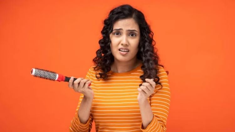 Hair can be curled with the help of a scarf at home, know the right way