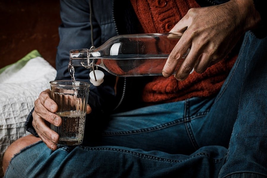 Challenge of drinking 'alcohol' online, drank several bottles while watching, died within few hours