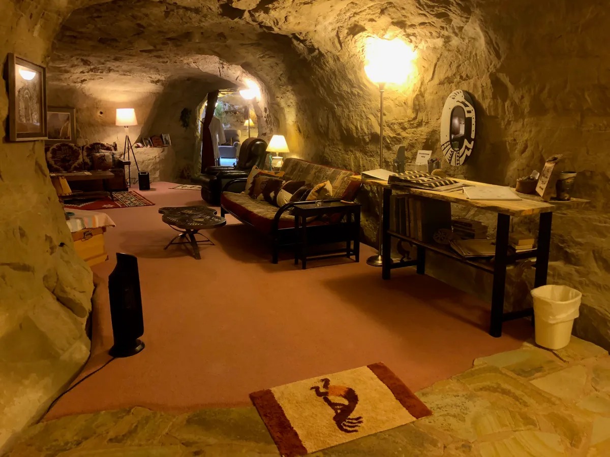 This luxury hotel built in an abyss, not on land, is the price to pay to sleep deep underground.