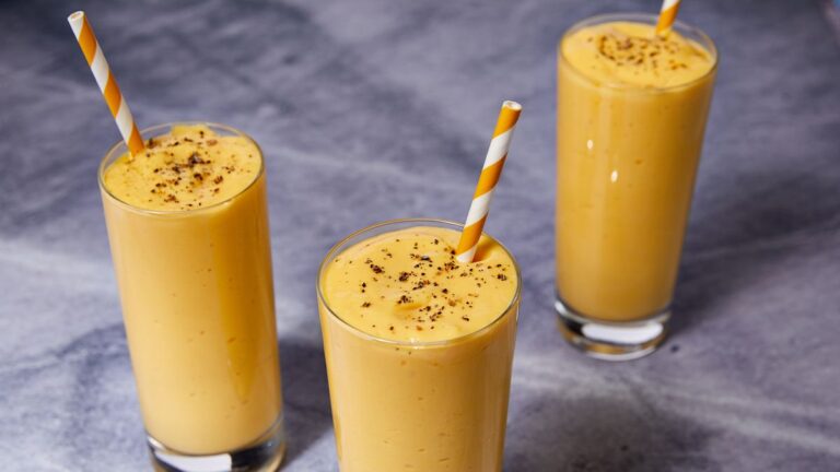 Make mango lassi for guests at home, it will taste amazing, the recipe is very simple