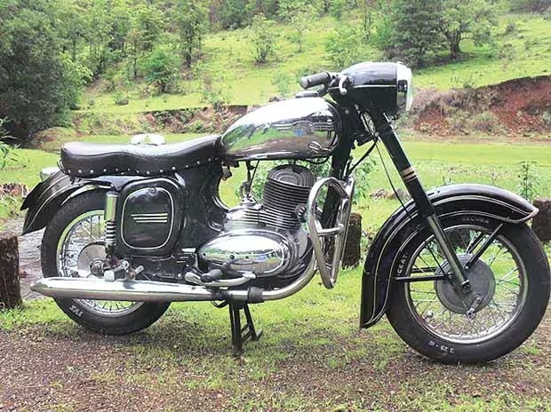 Yezdi Bikes: Yezdi bikes were famous in 60s, this name was famous in movies