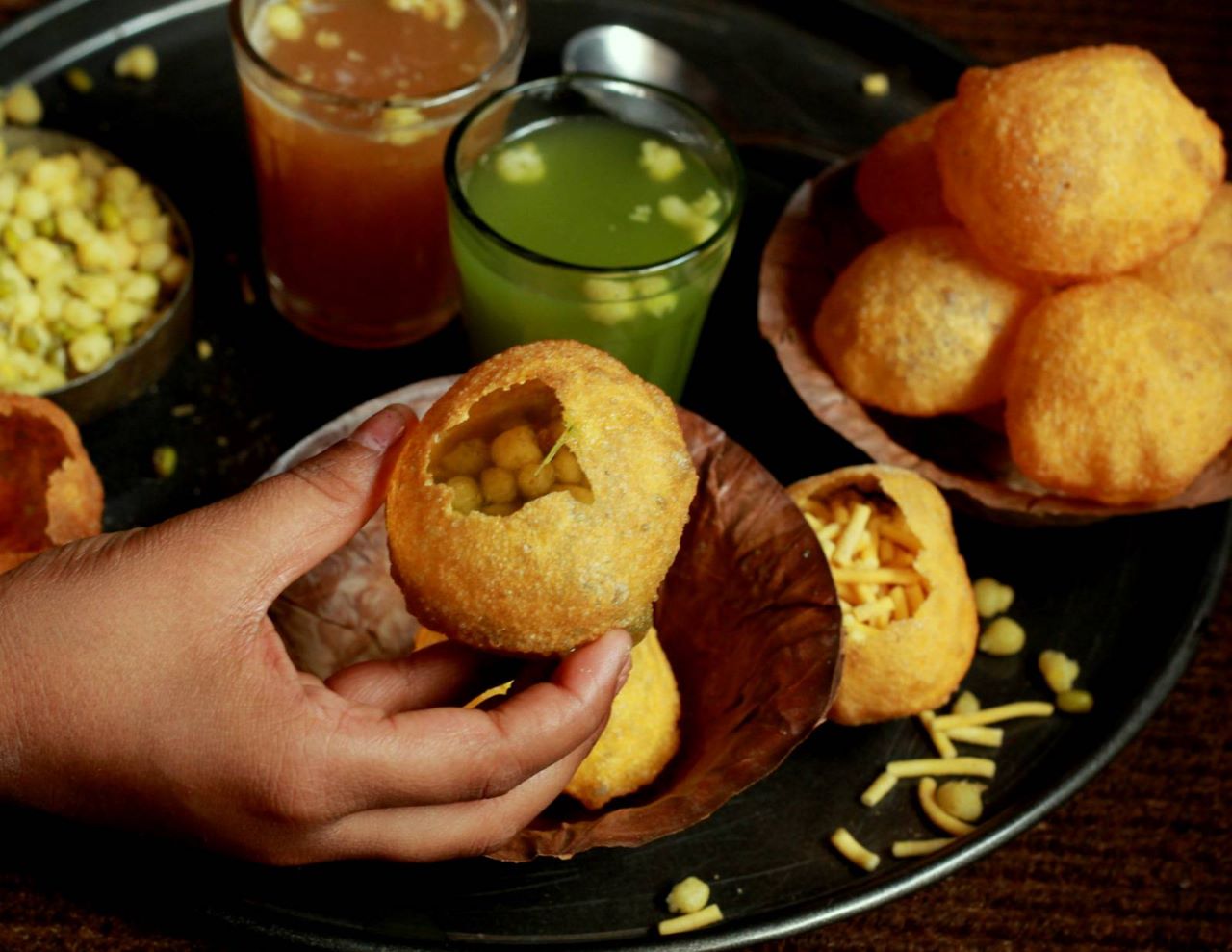This is how to make crispy golgappa and spicy water at home