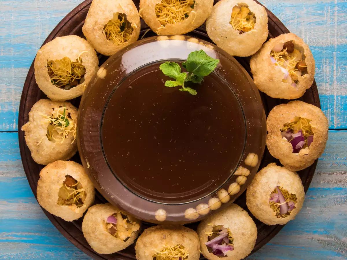 This is how to make crispy golgappa and spicy water at home