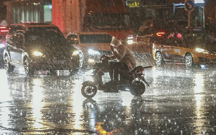 take-care-of-electric-two-wheeler-in-rainy-season-in-this-way-there-will-be-no-problem