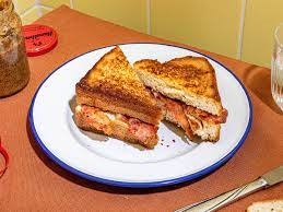 Aloo Masala Sandwich Recipe: Enjoy the taste of potato sandwich with evening tea in this pleasant atmosphere, it will be double the fun.