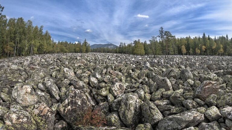 Stone River: This is the strangest river in the world, in which stones flow instead of water