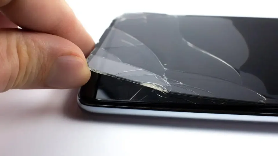 Does applying screen guard spoil the phone? know what is true
