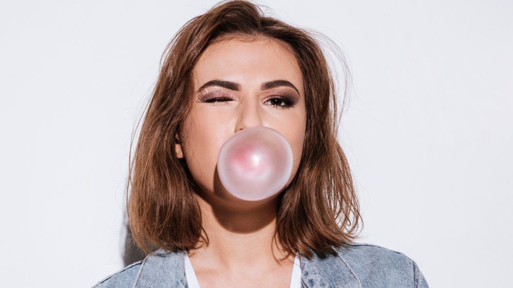 Does chewing gum reduce facial fat, know how effective it is for weight loss?