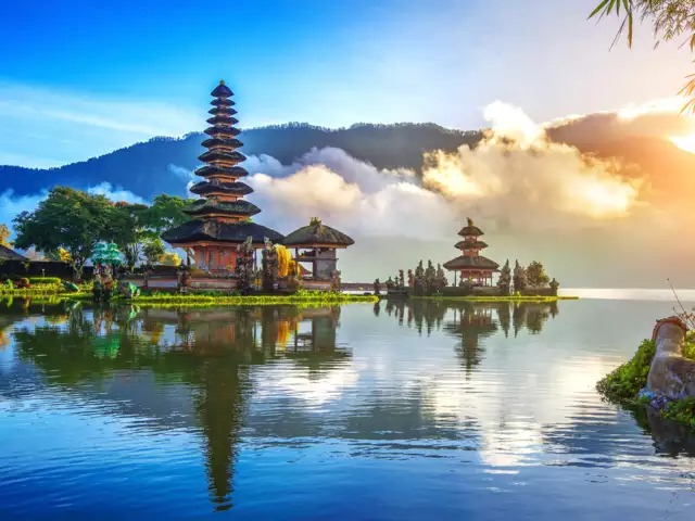In these countries, the strength of the rupee is not less than the dollar, you can do the best foreign trip with a month's salary