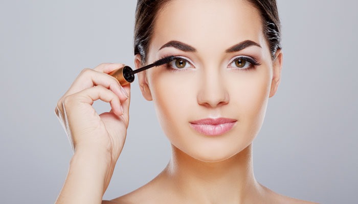 These four mistakes can spoil the look, keep these things in mind while doing makeup