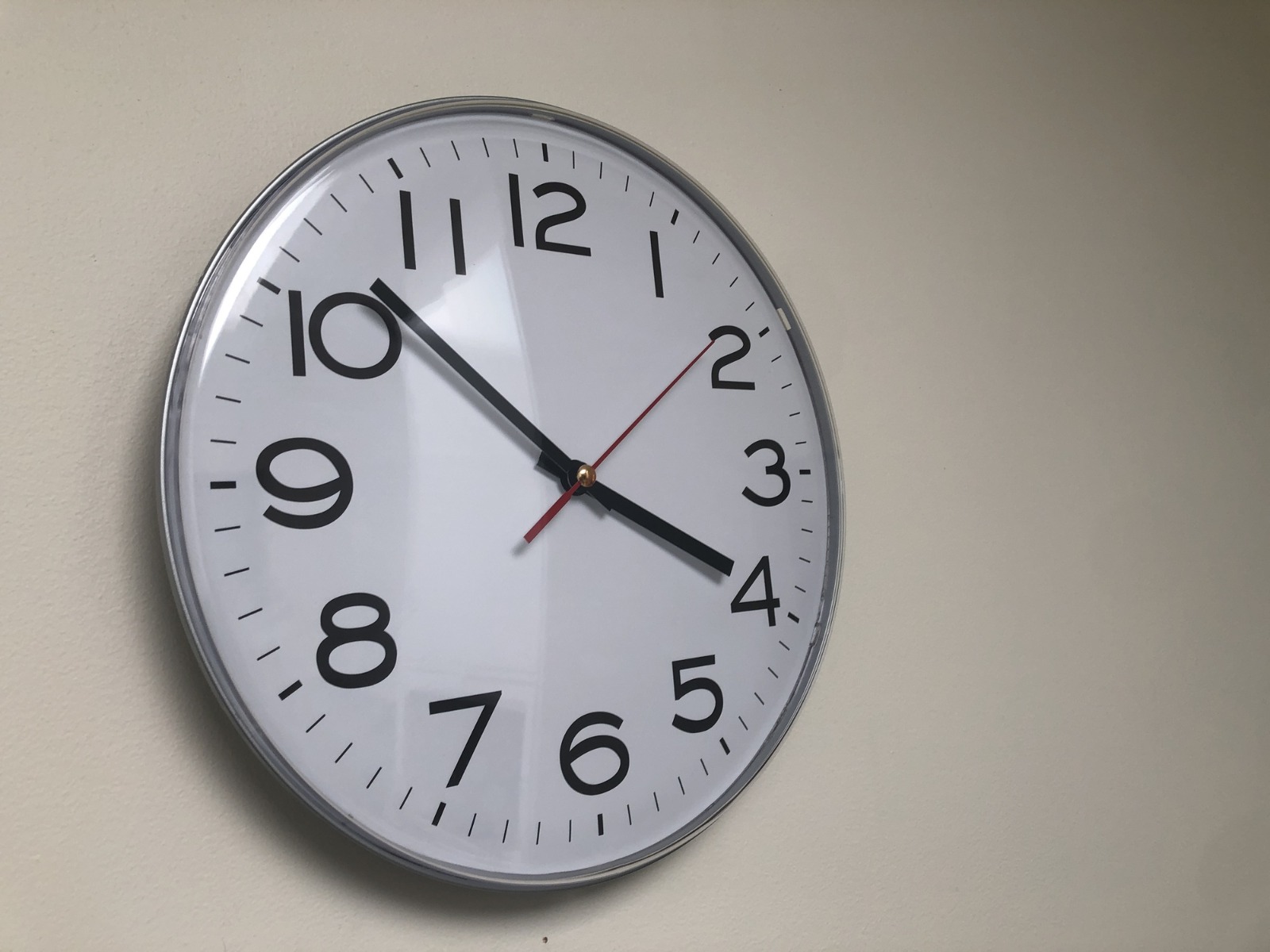 Home clock can also change your luck, know these rules related to wall clock