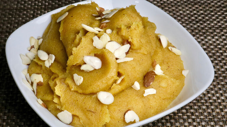 Mix chickpea flour and semolina and make Halwa in a new way, an easy way to make a well-known