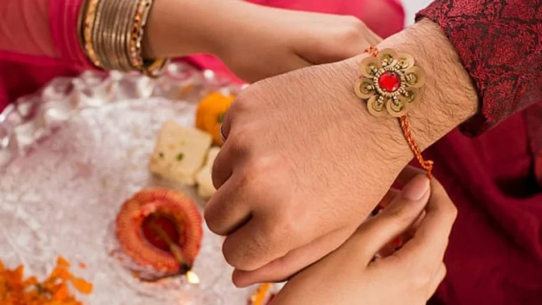 If the rakhi cannot be tied at any auspicious time on the day of Raksha Bandhan, then this time will be the best