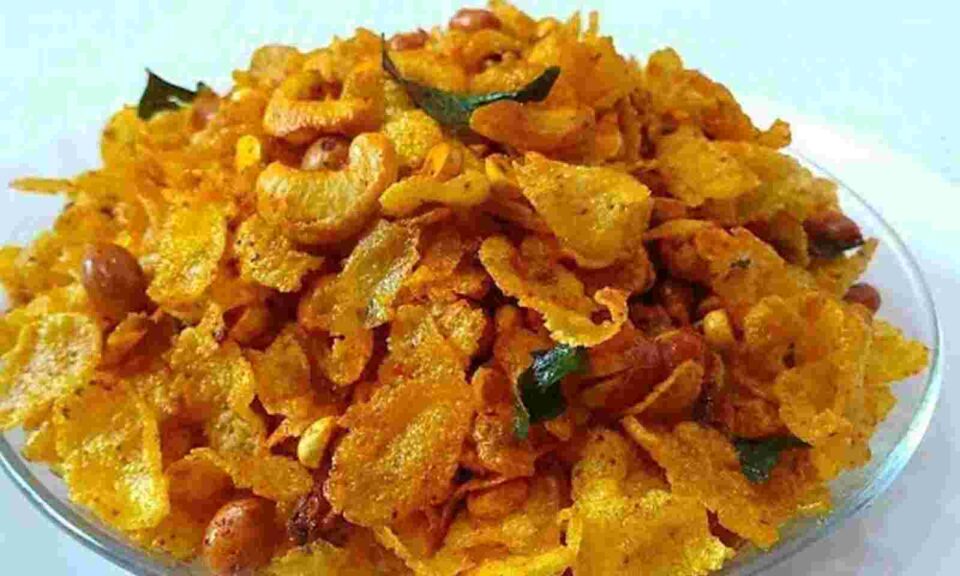 Guests will stay at home if they taste Cornflakes-Cranberry Namkin, a recipe for how to make at home.