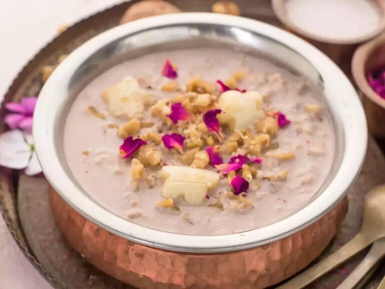 Walnut and Banana Kheer Recipe: Make this special kheer with walnut and banana, you will forget about other sweets.