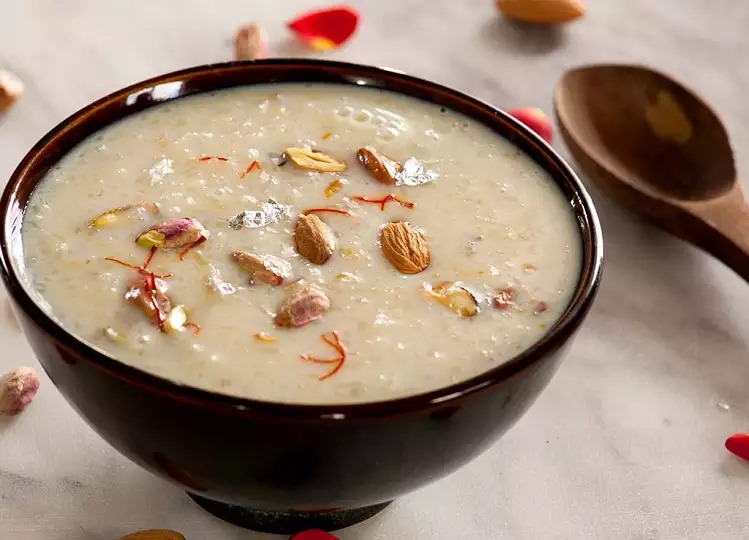 Walnut and Banana Kheer Recipe: Make this special kheer with walnut and banana, you will forget about other sweets.