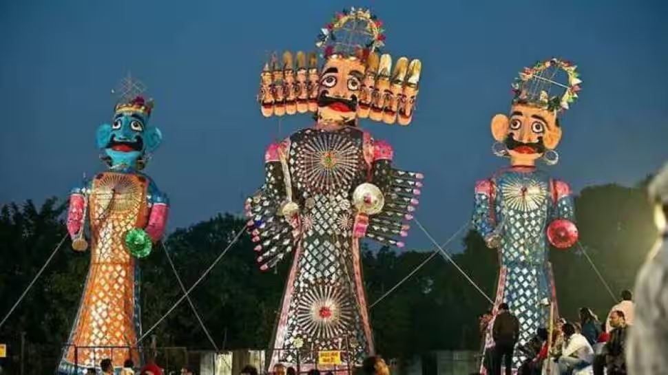 Dussehra is celebrated in a unique way in many states of the country, tourists from abroad come to witness the celebration