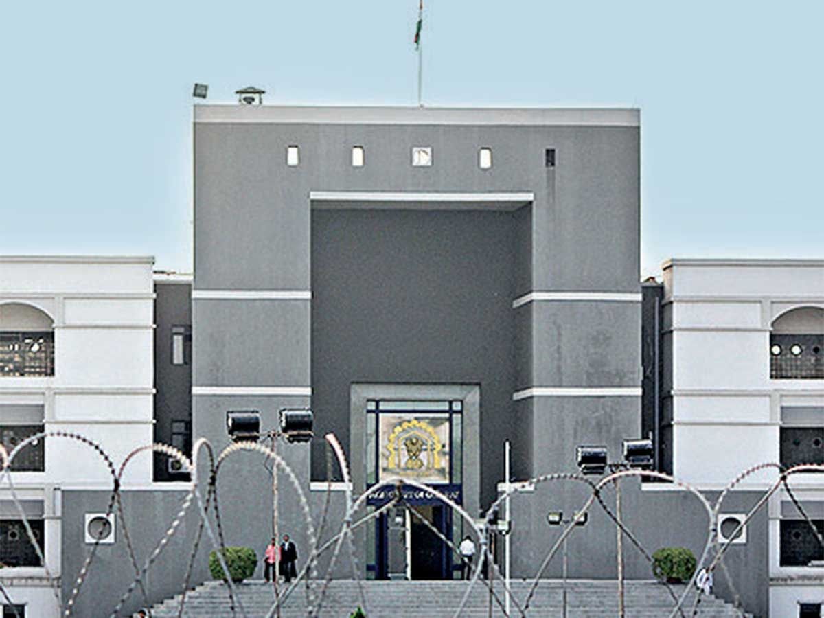 HC judges clash with each other, disgruntled senior leaves hearing; What was the reason