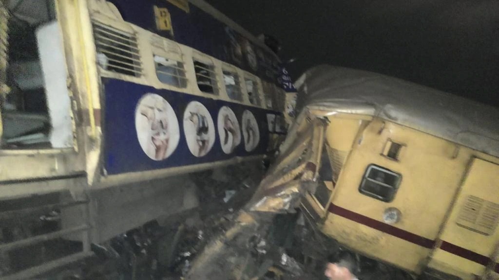 Two passenger trains collide in Andhra Pradesh, 14 dead, 50 injured