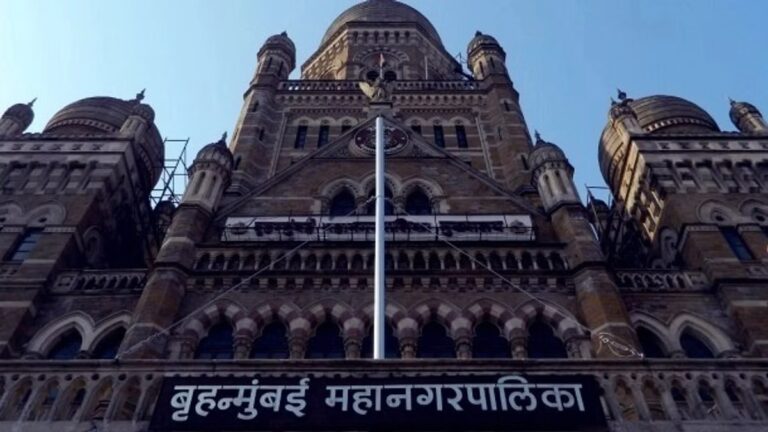 BMC formed a team to start action against establishments not putting up Devanagari signboards from today