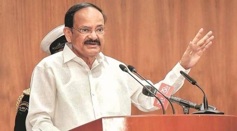 There should be no politics on pollution issue, former Vice President Venkaiah Naidu said during his visit to Delhi