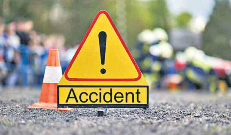 Uncontrolled trailer hits five auto-rickshaws, two killed, nine injured in accident, major accident in Vadodara, Gujarat