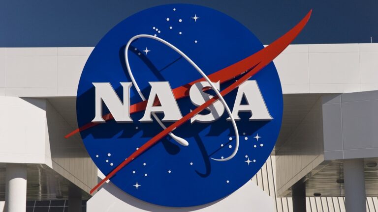 NASA will train the passengers before sending them to the ISS, the mission will be launched from the Kennedy Space Center
