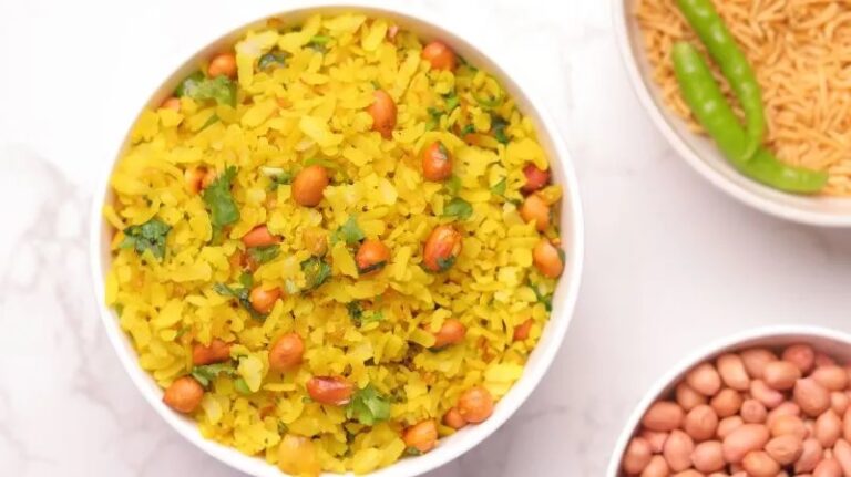 Make a delicious breakfast in 10 minutes, here's the recipe for Onion Poha