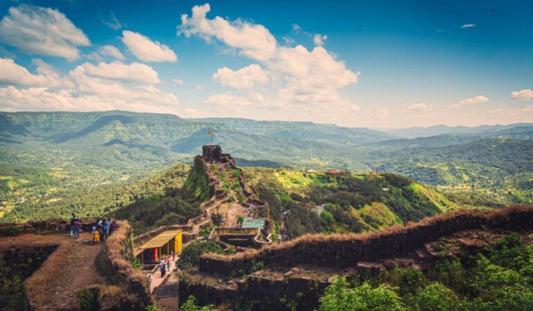 Mahabaleshwar Places to Visit: Mahabaleshwar is a major tourist destination in Maharashtra.