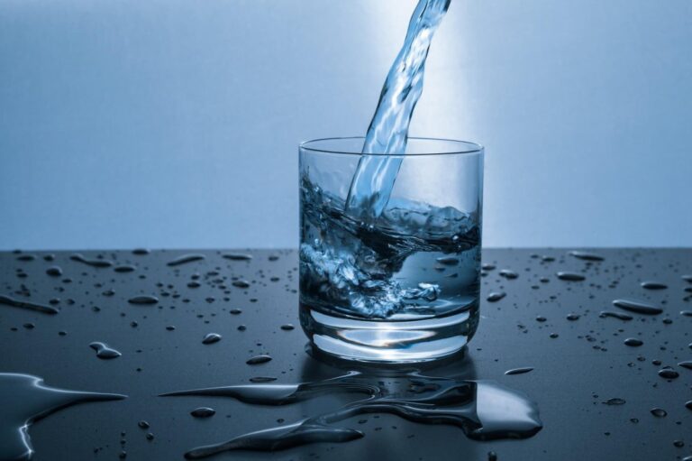 Before doing water fasting, be careful, know its effect on your health.