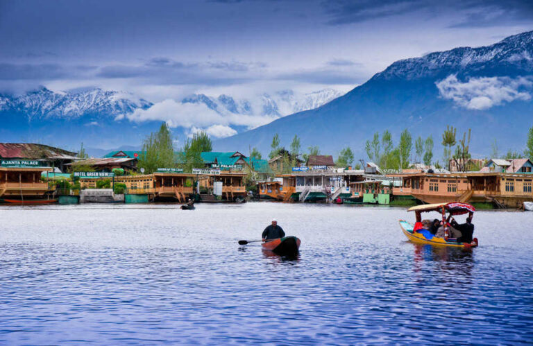 If you want to visit Kashmir in just 3 days then visit these beautiful valleys, this trip will be memorable.