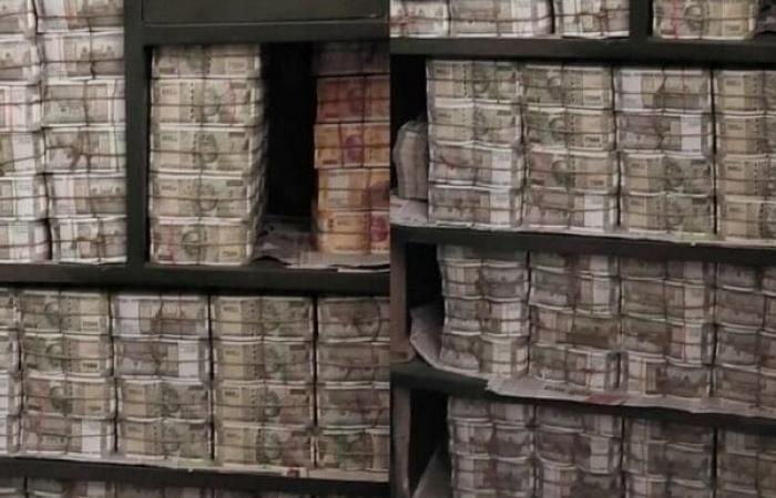 Crores of rupees found in the IT raid or the truck fell short, the money counting machine also went wrong, where did the Congress MP get so much money from?