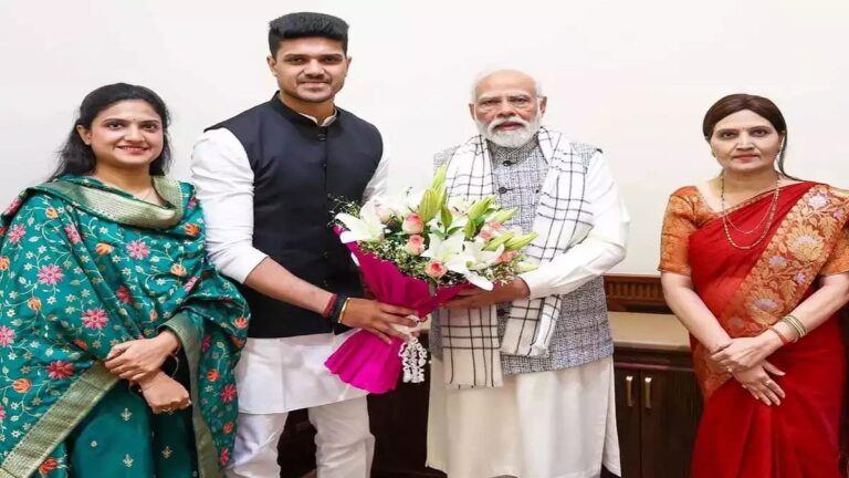 Dadra Nagar Haveli MP Kalaben Delkar met PM Modi... Defeated BJP in by-elections and won Lok Sabha