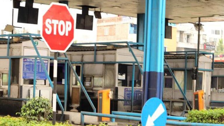 Fake toll booths were running on the highway in Gujarat, vehicles were passing through the factory