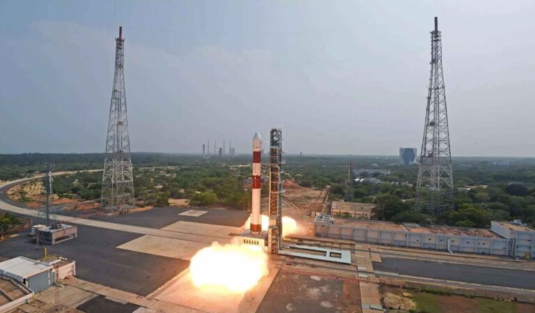 ISRO makes history on New Year's Day, launches XPoSAT satellite; Now the secrets of the black hole will be revealed