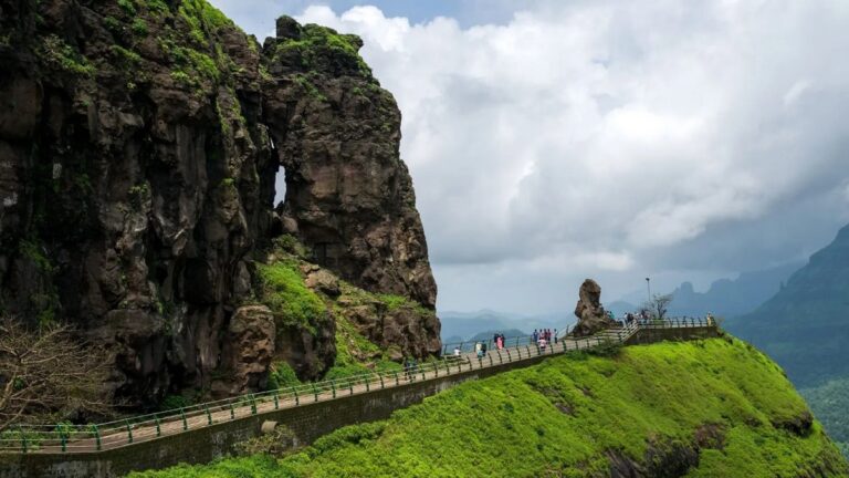 Are you planning to visit Maharashtra? So enjoy these beautiful places of Pune