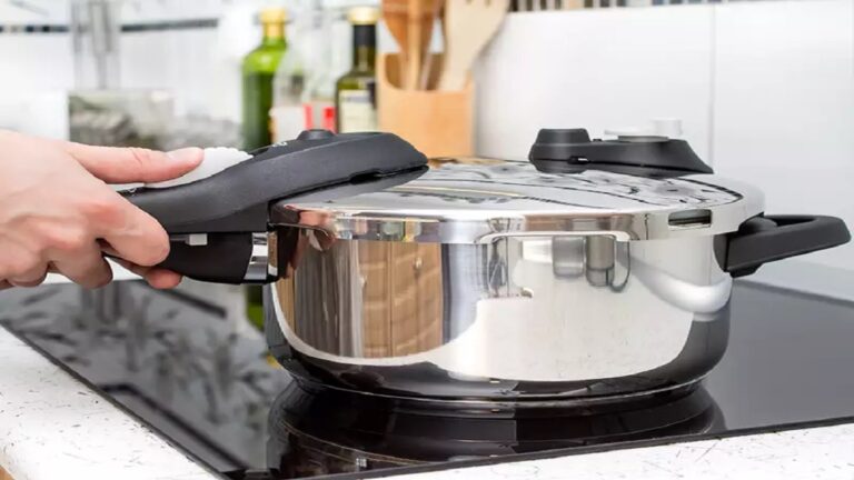 Whether these things should be cooked in a pressure cooker or not, here are some things you should not use a pressure cooker to cook.