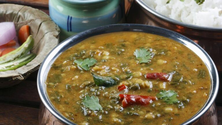 Make Sindhi style spinach sabji, ready in minutes