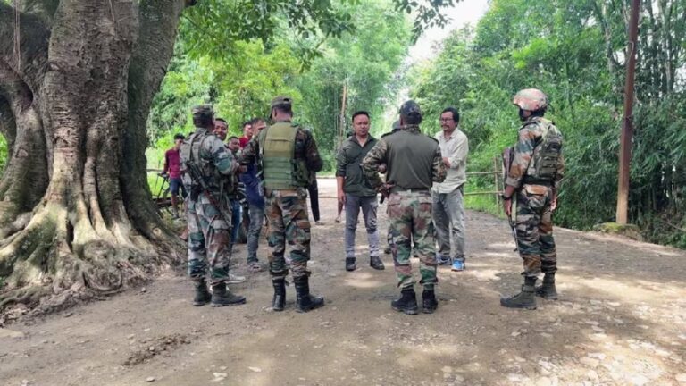 Violence again in Manipur's Bishnupur district, more than 100 people fled the village