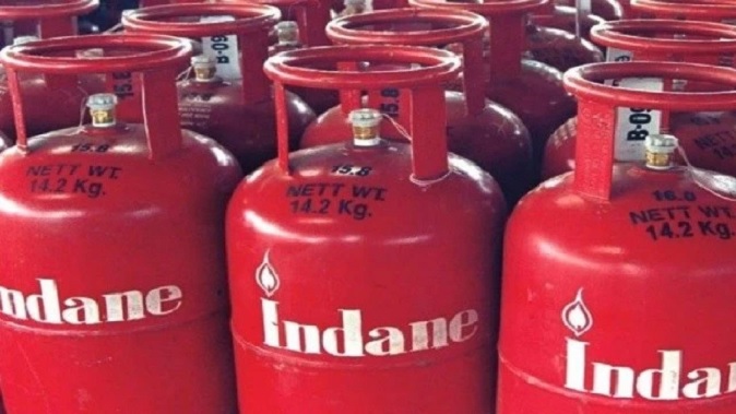 New Year gift given by oil companies, information about reduction in price of LPG cylinders