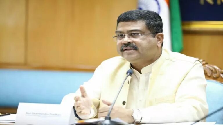 Dharmendra Pradhan participated in the Vibrant Gujarat Summit, said this about skill development