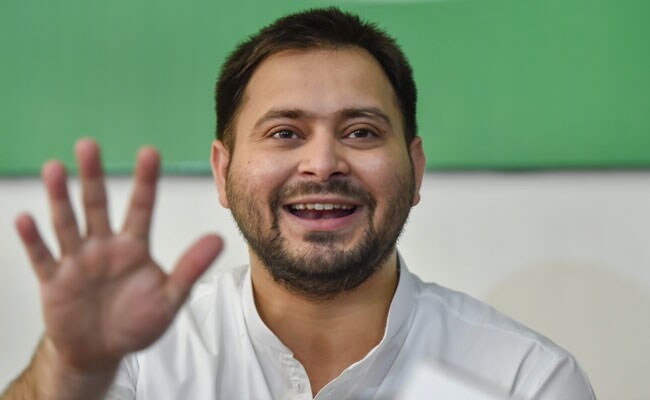 Tejashwi Yadav: Tejashwi Yadav said in Jharkhand, 'Na to Lalu Yadav will bow down, and na to namshe Lalu's face'